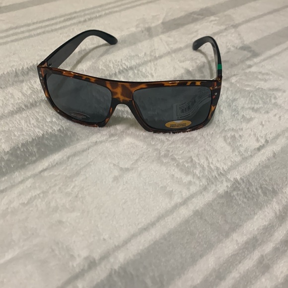 NWT sunglasses - Picture 1 of 6